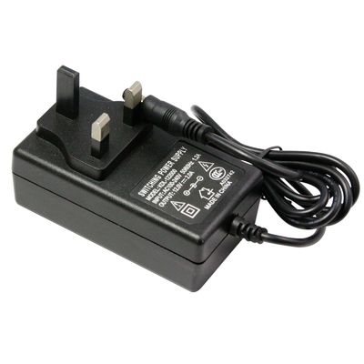 Адаптер питания постоянного тока UK Plug 5V 3A с несколькими выходными разъемами