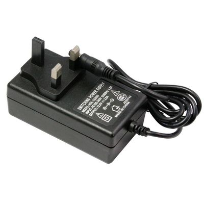 Адаптер питания постоянного тока UK Plug 5V 3A с несколькими выходными разъемами