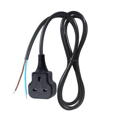 UK Standard (BS) Female Socket with Pre-Stripped and Tined Wire Terminals for Secure Crimp Connections (Стандарт Великобритании (BS)) - женская розетка с предварительно снятыми и консервированными проволочными терминалами для безопасных соединений с кремом.
