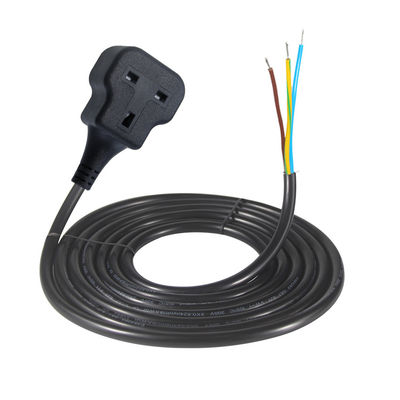 UK Standard (BS) Female Socket with Pre-Stripped and Tined Wire Terminals for Secure Crimp Connections (Стандарт Великобритании (BS)) - женская розетка с предварительно снятыми и консервированными проволочными терминалами для безопасных соединений с кремом.